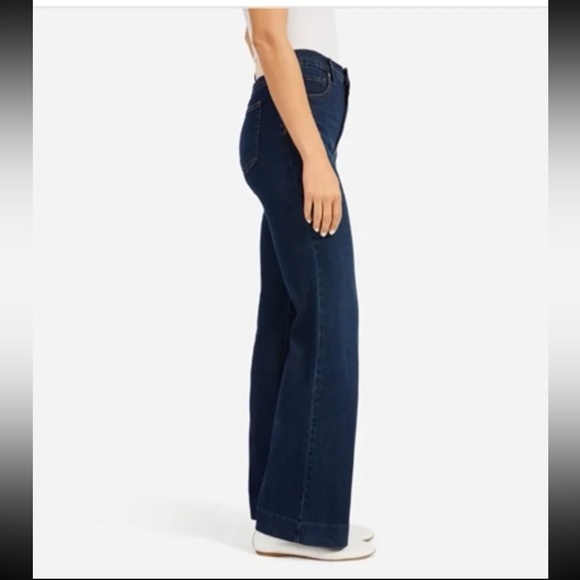 Everlane The High Rise Flare Jean Dark wash
Size 26 - Picture 6 of 12